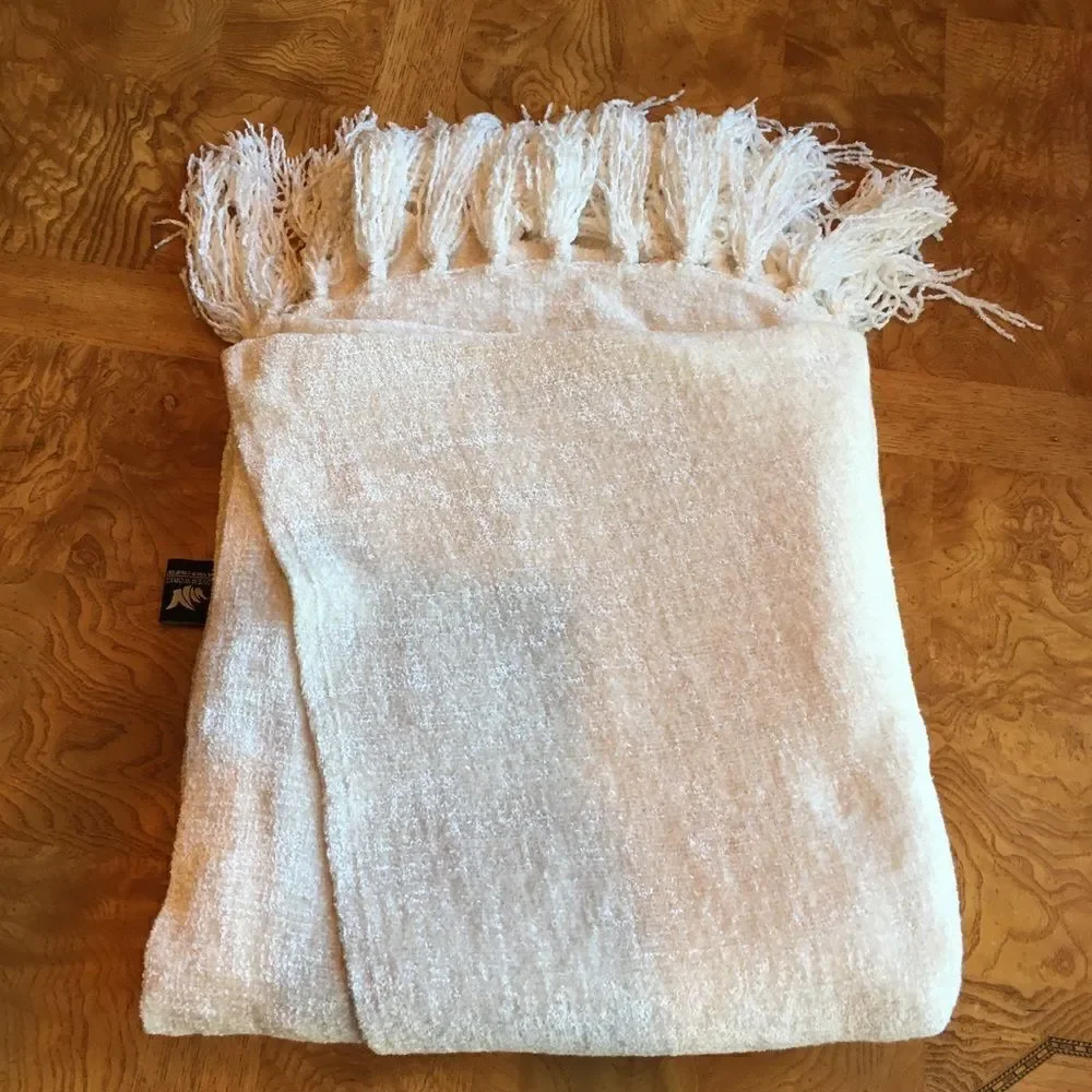 N/A white chenille
